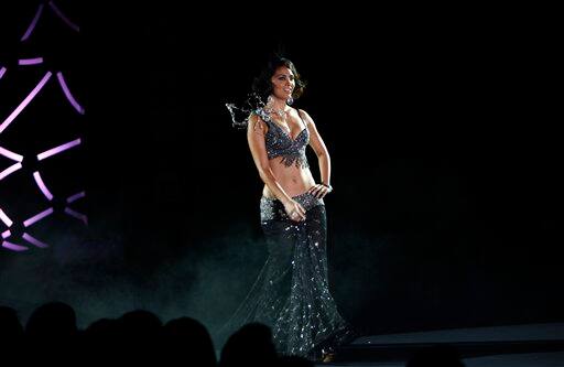 Bollywood actor Lara Datta displays a creation by Indian designer Rina Dhaka at the Pearls Infrastructure Delhi Couture Week 2010 in New Delhi, India.