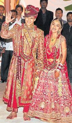 Vivek Oberoi and Priyanka Alva in Tarun Tahiliani creations at their wedding.