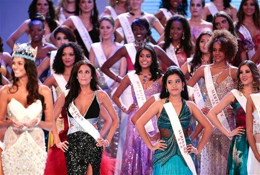 Contestants wait for the final announcement of the winner at 2010 Miss World beauty pageant at the Beauty Crown Cultural Center in Sanya.