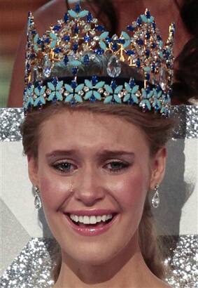 Miss U.S.A. Alexandria Mills cries after she was crowned the 2010 Miss World at the Beauty Crown Cultural Center in Sanya.