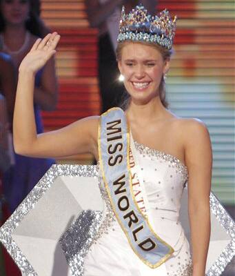 Alexandria Mills of U.S.A. gestures after being crowned as 2010 Miss World at the Beauty Crown Cultural Center in Sanya.