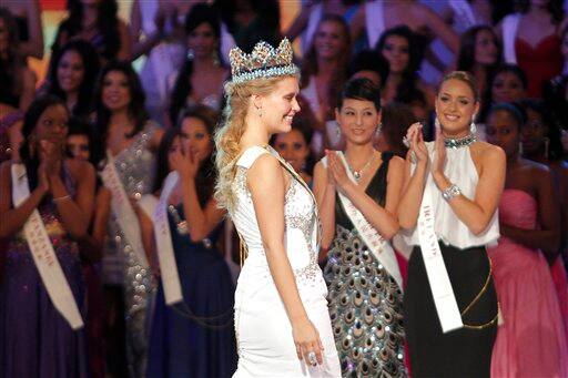 Alexandria Mills of U.S.A., front, reacts after being crowned as 2010 Miss World at the Beauty Crown Cultural Center in Sanya.