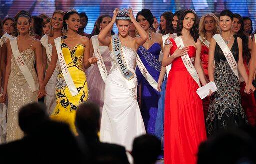 Alexandria Mills of U.S.A. touches her crown after winning the 2010 Miss World pageant at the Beauty Crown Cultural Center in Sanya.