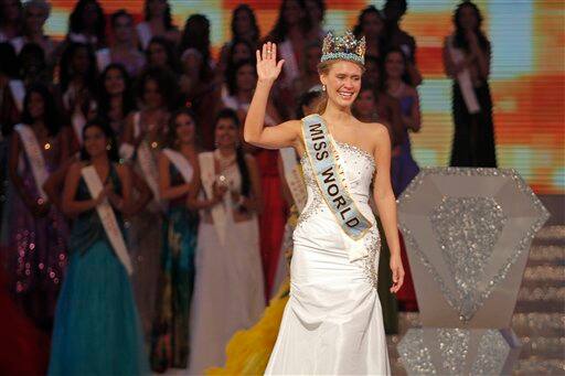 Alexandria Mills of U.S.A. gestures after being crowned winner of the 2010 Miss World pageant contest at the Beauty Crown Cultural Center in Sanya.