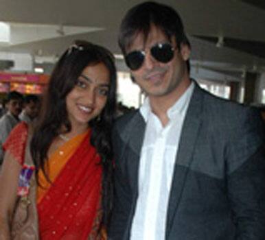 Vivek Oberoi with his wife Priyanka seen in a social gathering.