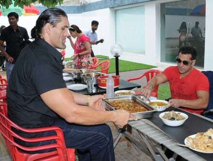 WWE Superstar great Khali's appetite at display. 