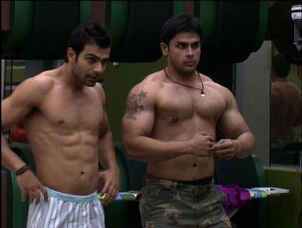 Ashmit Patel and Rahul Bhatt giving each other tips on body building. 