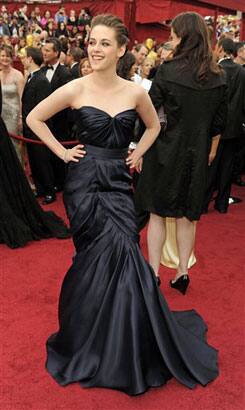 Kristen Stewart arrives at the 82nd Academy Awards Sunday, March 7, 2010, in the Hollywood section of Los Angeles.