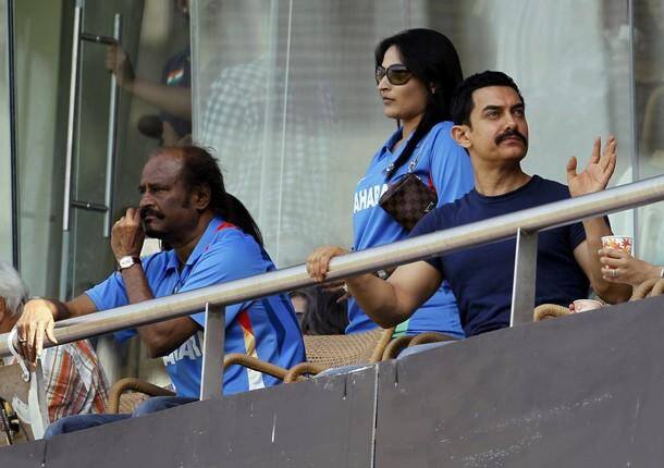 Rajinikanth and Aamir at the stadium. 