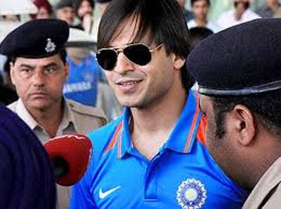 Vivek Oberoi bleeds blue at Wankhede. 