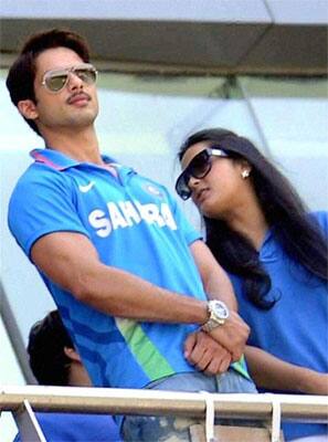 Shahid Kapoor at Wankhede to cheer for Dhoni and his boys.