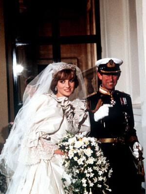 The beautiful Diana and Prince Charles pose for a picture.