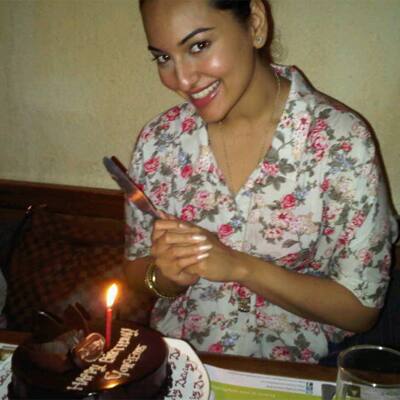 As Sonakshi Sinha turned a year older, she tweeted her picture for her fans on Twitter yesterday.