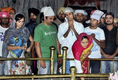 Kareena Kapoor at Gurdwara Dukh Niwaran Sahib in Patiala.