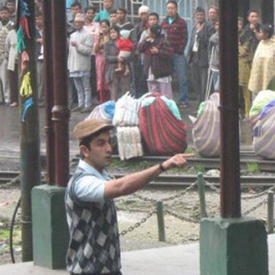 Here is a first look at the clean shaven Ranbir Kapoor  shooting for Barfee in Darjeeling.