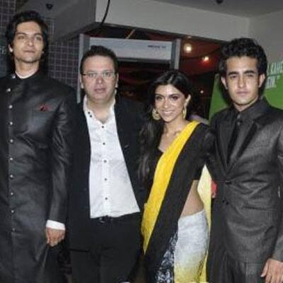 The cast of Always Kabhi Kabhi at the premiere of their film.  