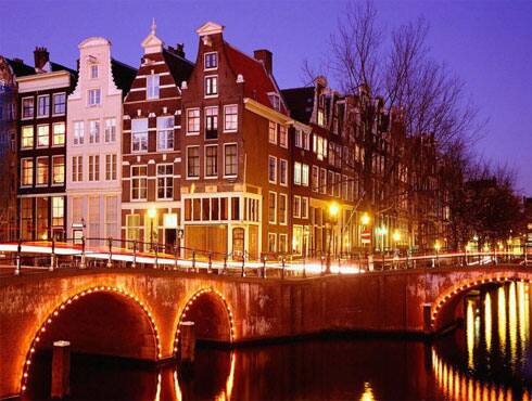 This English city of Amsterdam hosted the sixth edition of the International Indian Film Festival. People belonging to varied culture were the audeince of this gala event.