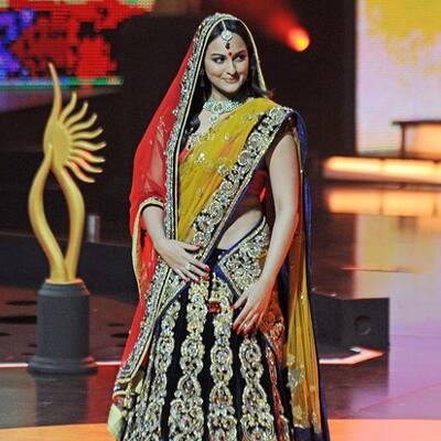 Sonakshi Sinha dazzles on the ramp at a fashion show in IIFA, Toronto. 