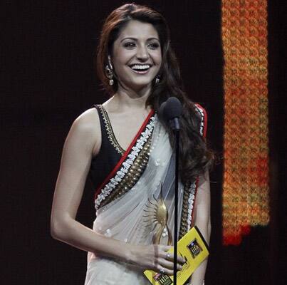 Anushka Sharma accepts her award for best leading female actor for her work 