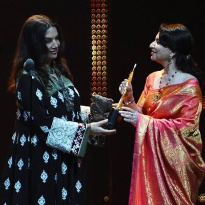 Shabana Azmi presenting an award to Sharmila Tagore at IIFA 2011. 