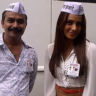 Bipasha Basu lends her support to Anna Hazare and his protest against corruption.