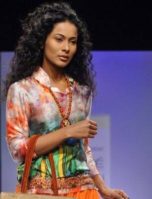 An Indian model displays a creation by designer Shagufta Quamar on the fifth day of Lakme Fashion Week .