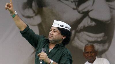 Kailash Kher performs as anti-corruption activist Anna Hazare, who is on a hunger strike, sits in front of the portrait of Mahatma Gandhi at the Ramlila Grounds in New Delhi.