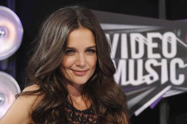 Actress Katie Holmes smiles as she arrives at the 2011 MTV Video Music Awards in Los Angeles.