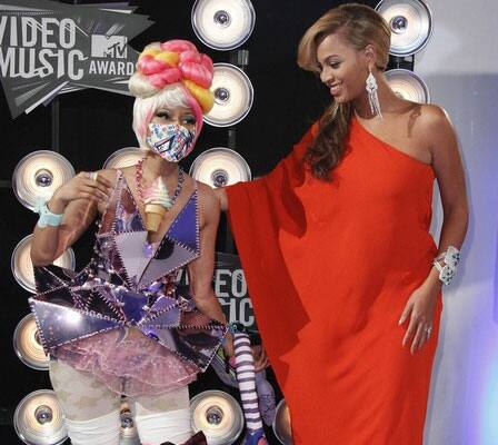 Singers Beyonce (R) and Nicki Minaj pose as they arrive at the 2011 MTV Video Music Awards in Los Angeles.