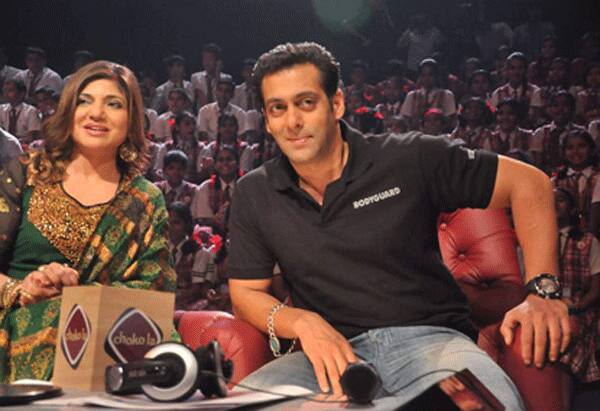 Salman Khan with Alka Yagnik on the sets on Zee TV's `Sa Re Ga Ma Pa Lil Champs`.