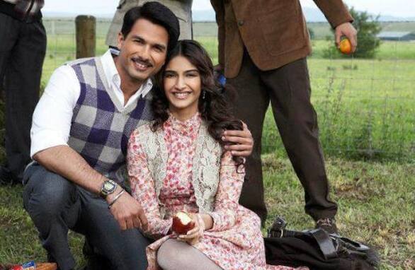 Shahid Kapoor and Sonam Kapoor in a still from their upcoming film 'Mausam'.