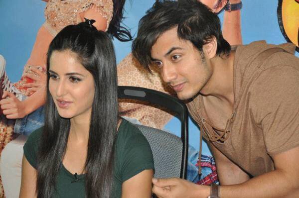 Ali Zafar & Katrina Kaif chat with fans.