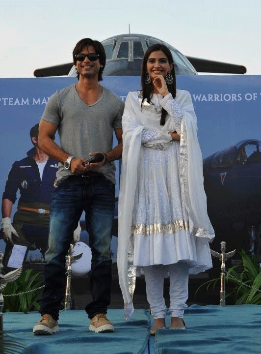 Shahid Kapoor & Sonam Kapoor promot `Mausam` in Chandigarh.