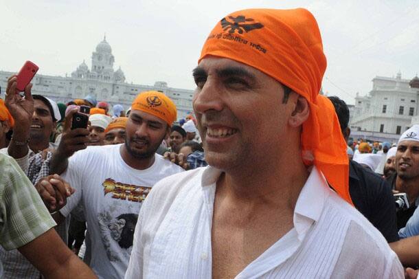 Akshay Kumar spotted at the Golden Temple in Amritsar along with the cast `Speedy Singh`.