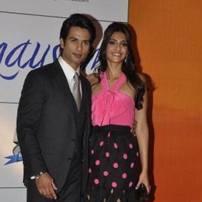 Sonam Kapoor and Shahid Kapoor at Mausam Premiere.