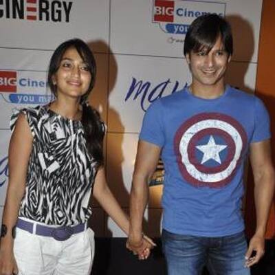 Vivek Oberoi with wife at mausam premiere.