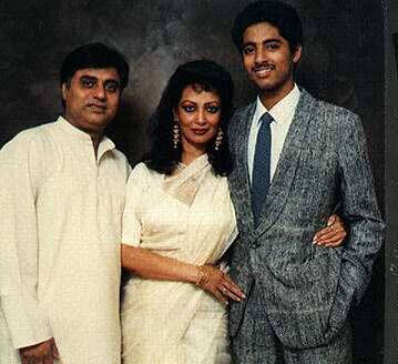 Jagjit Singh and Chitra`s only son Vivek met with an accident and succumbed to his injuries at a tender age of 21. 