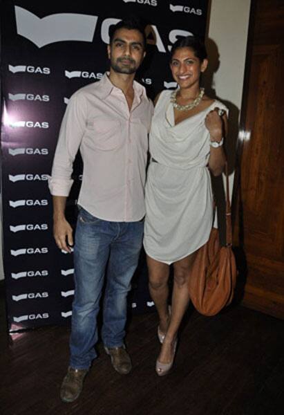 Ashmit Patel and Dubai girl Kubra Sait joined the stylish crowd at Escobar, Mumbai.