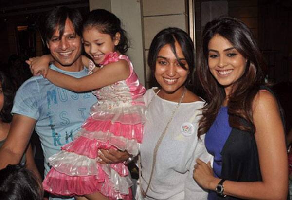 Genelia D'Souza spotted with Vivek Oberoi and his wife Priyanka. 