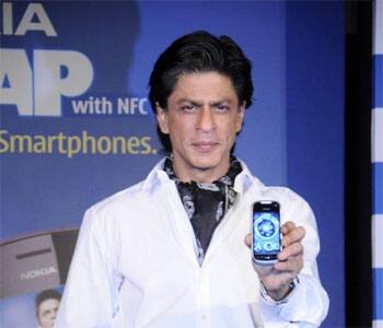 Shah Rukh Khan unveils the new Nokia mobile.