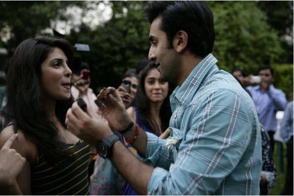 Ranbir Kapoor celebrated birthday with Priyanka Chopra and Ileana D'Cruz on the sets of `Barfee`. 