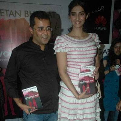 B-Town actress Sonam Kapoor unveils Chetan Bhagat’s latest book ‘Revolution 2020’.