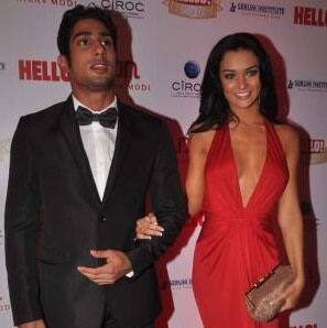 Pratiek at the Hello Awards 2011, in a black tuxedo!