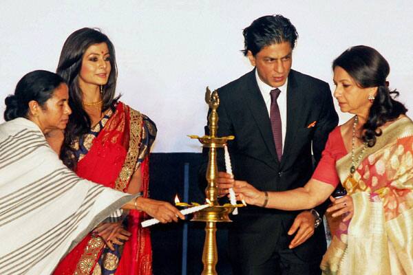 Actors Shah Rukh Khan, Sharmila Tagore and Koel Mallick join West Bengal Chief Minister Mamata Banerjee in inaugurating the Kolkata Film Festival. 150 films will be screened over the eight day festival.