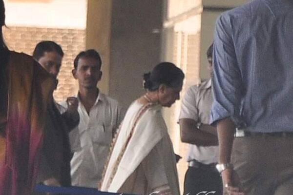 Jaya Bachchan enters the Seven Hills hospital to visit her grandaughter and daughter in law Aishwarya Rai.