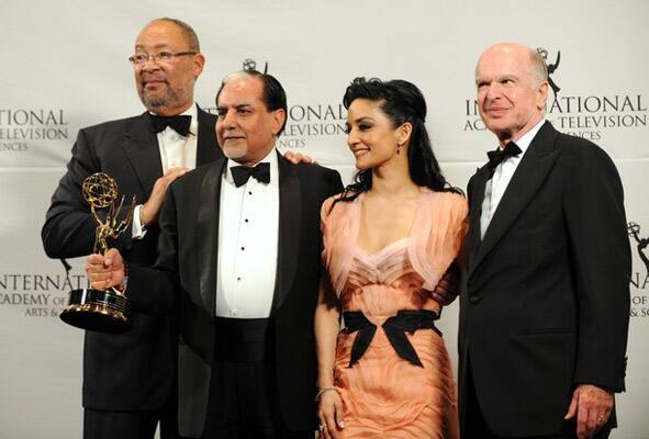 Subhash Chandra of India (2nd L), Chairman of Zee Entertainment Enterprises Ltd and the Essel Group of Companies, recipient of The Directorate Award, stands with presenter British actress Archie Panjabi (2nd R), during the 39th International Emmy Awards November 21, 2011 in New York.