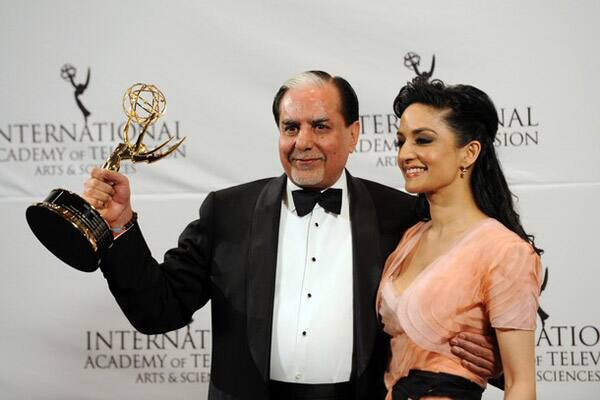 Subhash Chandra of India (L), Chairman of Zee Entertainment Enterprises Ltd and the Essel Group of Companies, recipient of The Directorate Award, stands with presenter British actress Archie Panjabi (R) during the 39th International Emmy Awards in New York.