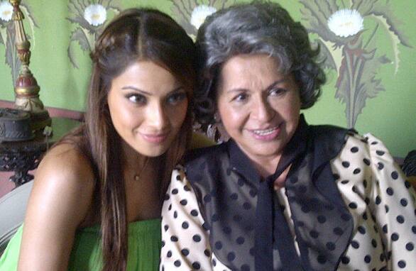 Bipasha Basu tweeted this photograph of her's and actress Helen. The two divas will be seen together in 'Jodi Breakers'.