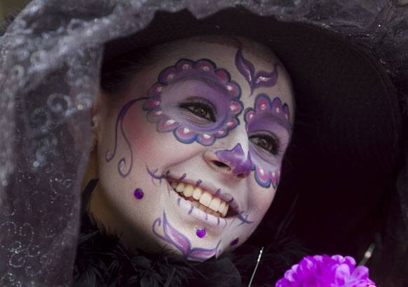 A dancer performs in the inaugural parade marking the 13th IberoAmerican Festival of Theater (FITB) in Bogota.