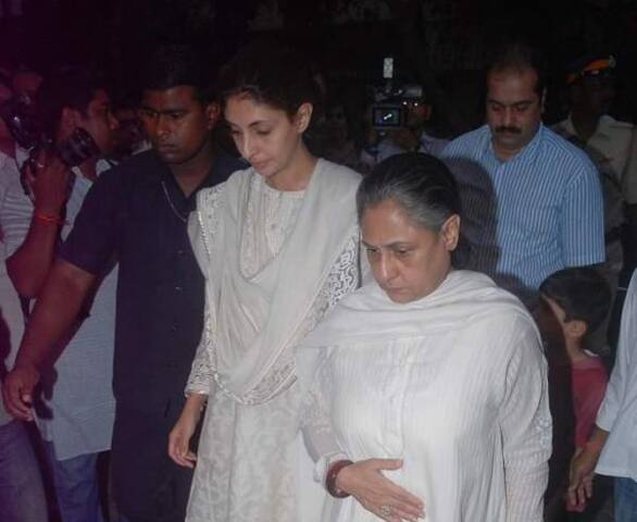 Shweta Bachchan and Jaya Bachchan arrive for Mona Kapoor's prayer meeting.